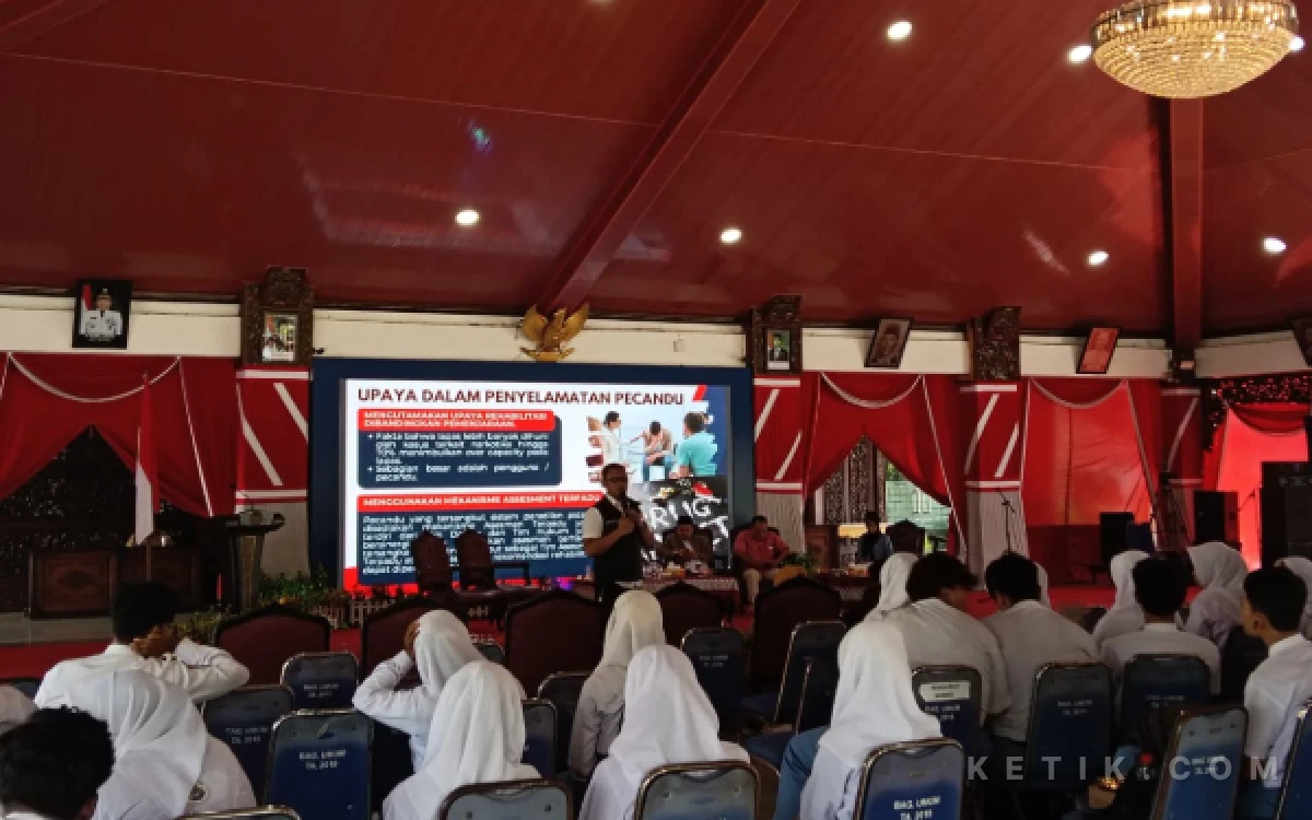 Thumbnail Berita - Didukung Pimpinan Ponpes Se-Madura, Iptu Yuda Julianto Gencarkan Edukasi Anti-Narkoba