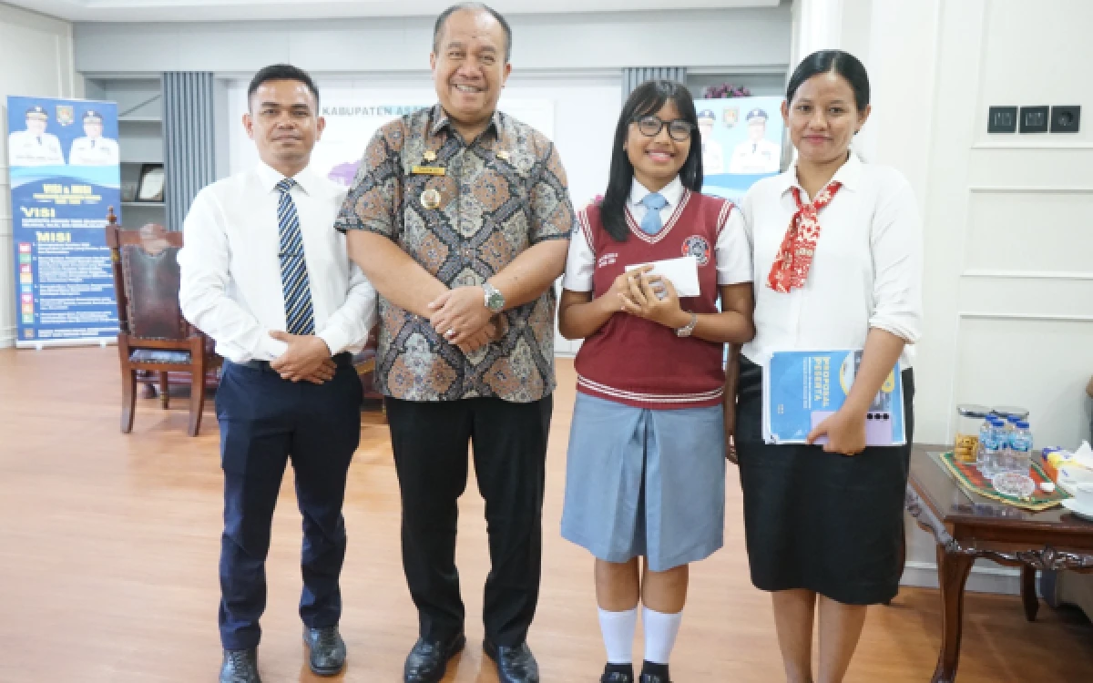 Thumbnail Berita - Pelajar Asahan Lolos ISLT 2026, Bupati Taufik Dorong Grace Natalie Jadi Pemimpin Masa Depan