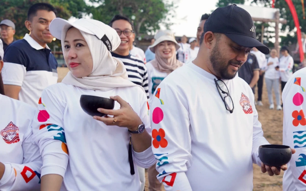 Thumbnail Berita - Lepas Tukik di Pantai Sanur, Plt Wali Kota Batu Soroti Pentingnya Konservasi Alam