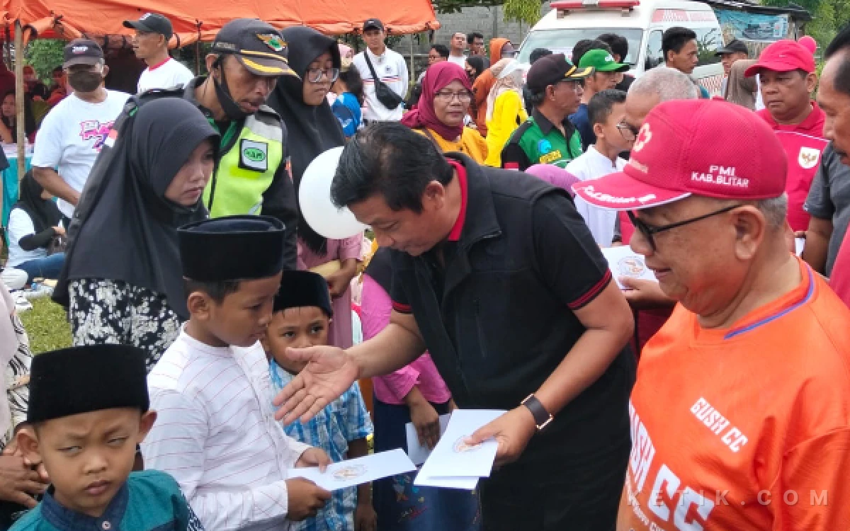 Thumbnail Berita - Guntur Wahono Turun Langsung, Ribuan Warga Serbu HUT Laskar Peduli Kasih di Ponggok Blitar