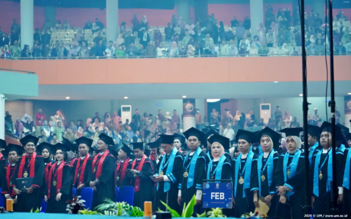 Thumbnail Berita - UM Cetak Generasi Unggul! 1.199 Wisudawan Dikukuhkan, Mayoritas Lulus Cumlaude