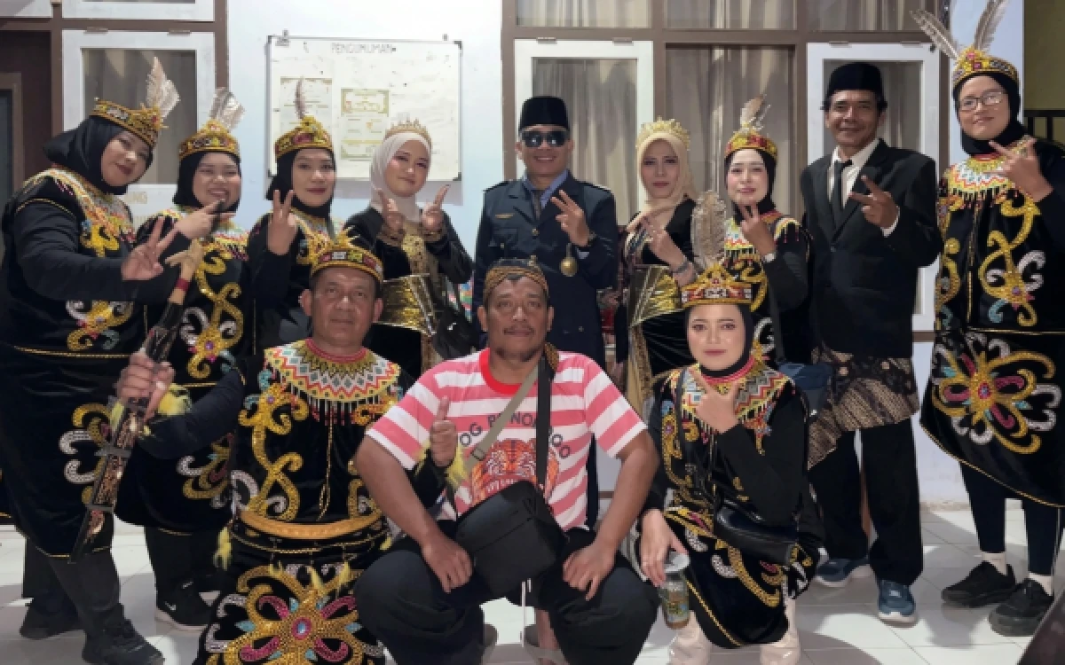 Thumbnail Berita - SMPN 2 Kalidawir Tulungagung Tampilkan 13 Pertunjukan di Parade Budaya Harmoni Nusantara