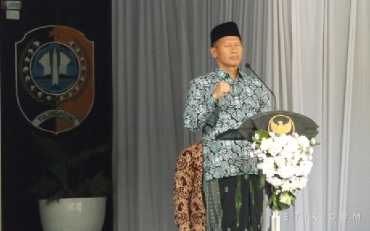 Thumbnail Berita - Pimpin Apel Hari Santri Nasional ke-12 Tahun 2026, Plt Bupati Tulungagung Pesan Jadi Santri Kreatif dan Berbakti untuk Negeri