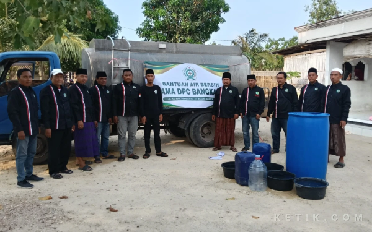 Thumbnail Berita - Ketua DPC IKAMA Bangkalan Pimpin Penyaluran Bantuan Air Bersih
