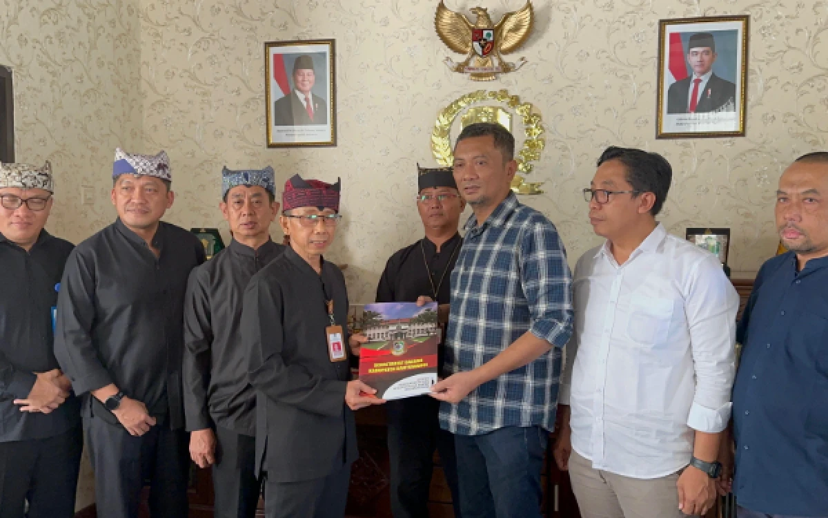 Thumbnail Berita - Pemkab dan DPRD Banyuwangi Sepakati Pengaturan Ulang Jam Operasional Toko Modern