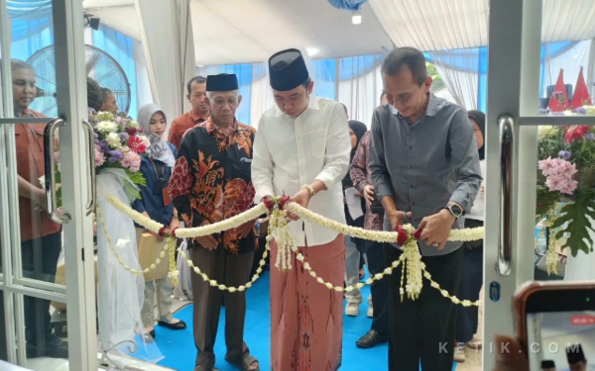 Thumbnail Berita - Resmikan Klinik Grand Medika Silo, Gus Fawait: Keterbatasan Ekonomi Tak Boleh Halangi Warga Dapatkan Akses Kesehatan