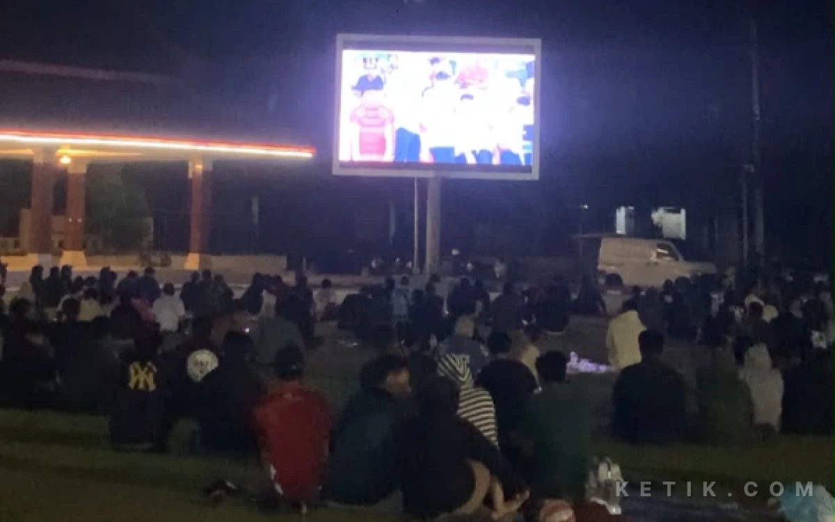 Thumbnail Berita - Nobar Timnas di Kankab Kanigoro Pecah, KONI Kabupaten Blitar Ajak Warga Dukung Garuda di Semifinal AFF U-19