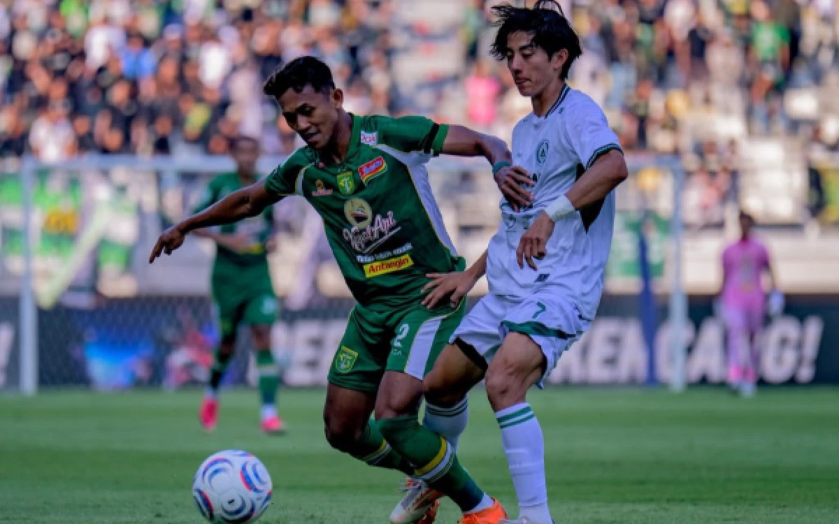 Thumbnail Berita - Persebaya vs PSS 2-2, Bajul Ijo Gagal Amankan Poin Penuh di Stadion GBT