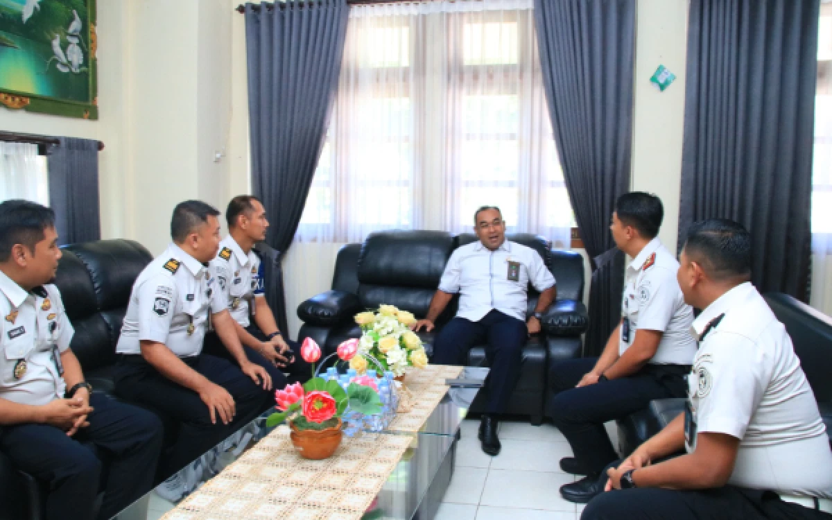 Thumbnail Berita - Lanjutkan Estafet Kolaborasi, Kalapas Banyuwangi Sambangi Kantor Pengadilan Negeri