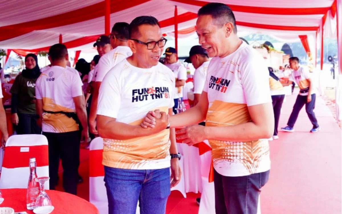 Thumbnail Berita - HUT ke-81 TNI, Wali Kota Cak Nur: TNI Total Support Program Mbatu Sae