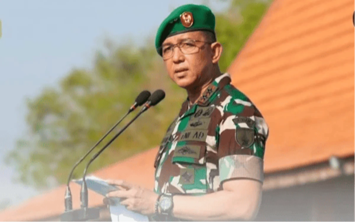 Thumbnail Berita - Mengenal Pangdam V Brawijaya Mayjen TNI Rudy Saladin, Mantan Ajudan Jokowi yang Suka Santuni Anak Yatim
