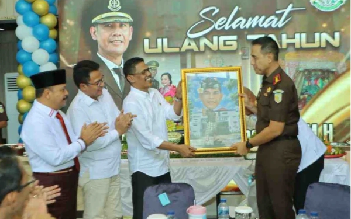 Thumbnail Berita - Pimpinan DPRD Batam Hadiri Syukuran Ulang Tahun Kajari I Wayan Wiradarma ke-50