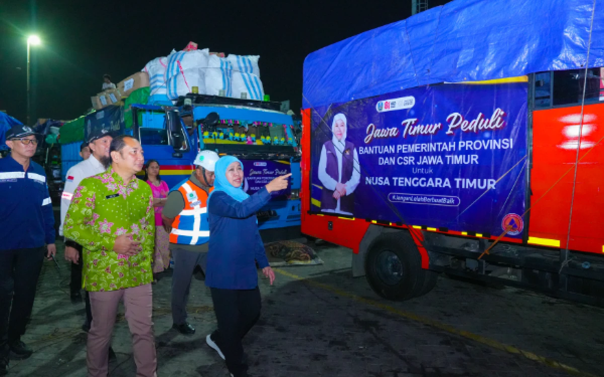 Thumbnail Berita - Gubernur Khofifah Kembali Kirim 64,4 Ton Bantuan untuk Korban Gempa NTT