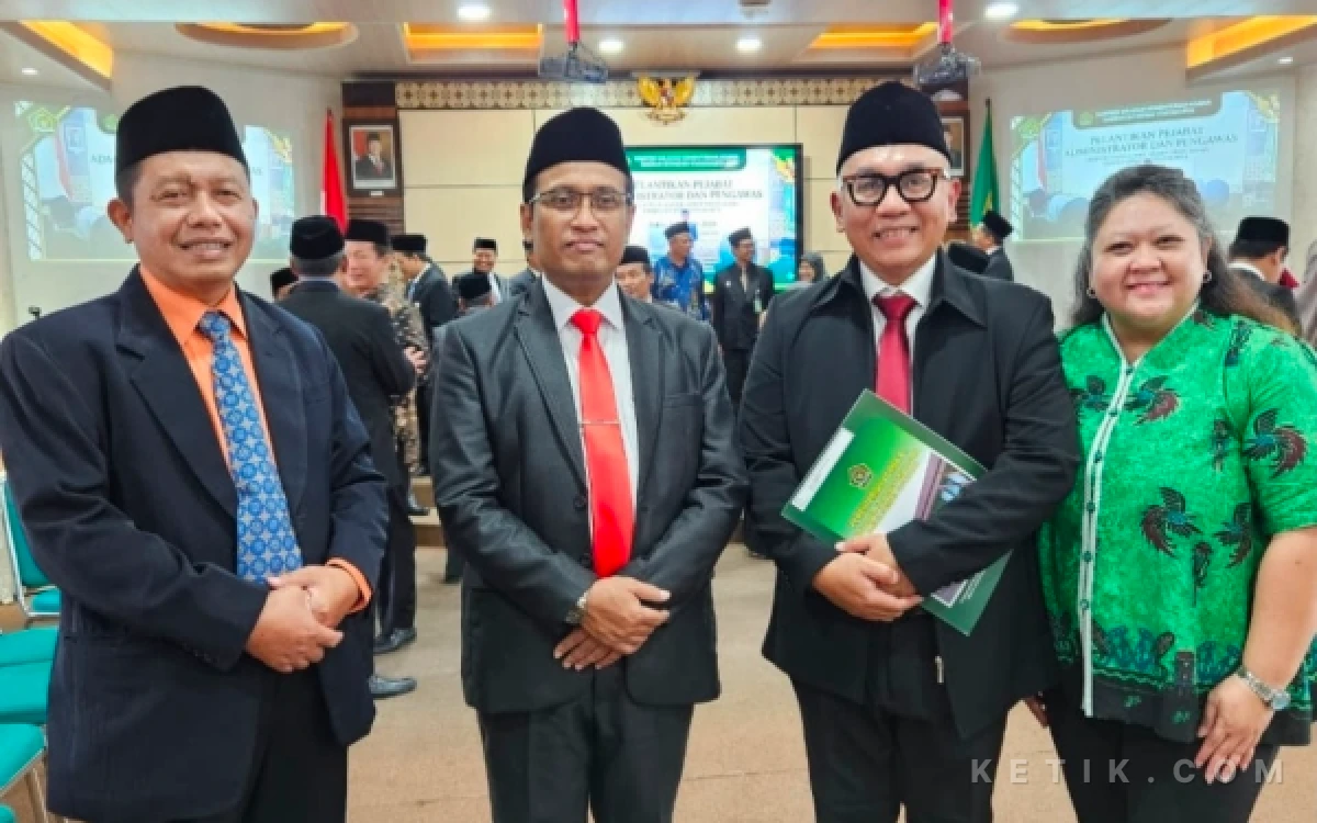 Foto Kakanwil Kemenag  DIY, Kabag TU, dan Pembimas Kristen DIY