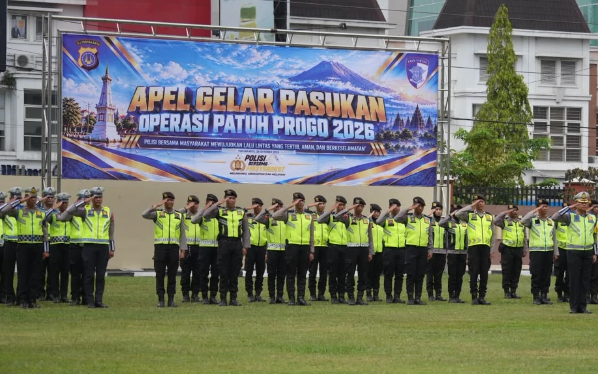 Foto Jajaran personel Polda DIY mengikuti Apel Gelar Pasukan Operasi Patuh Progo 2026 di halaman Mapolda DIY, Senin pagi 26 Oktober 2026. Operasi ini digelar selama 14 hari untuk meningkatkan ketertiban dan keselamatan berlalu lintas. (Foto: Bidhumas Polda DIY)
