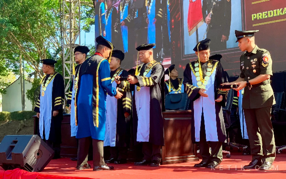 Thumbnail Berita - 113 Taruna Poltekad Resmi Diwisuda, Perkuat Transformasi Teknologi TNI AD