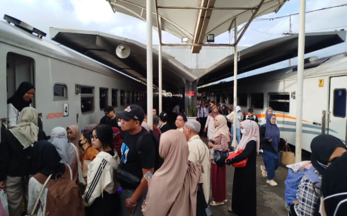 Thumbnail Berita - Libur Panjang Iduladha, Mobilitas Masyarakat Naik Kereta Api dari Stasiun Malang Diprediksi Meningkat