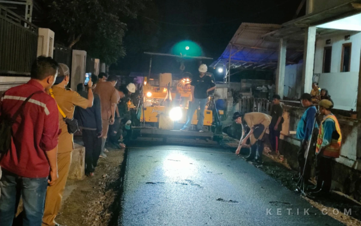 Thumbnail Berita - Infrastruktur Desa Digenjot, Jalan Rusak di Suling Wetan Bondowoso Disulap Jadi Mulus