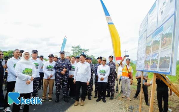 Gubernur Khofifah Tinjau Jalan Menuju Mako Lanal Pacitan, Akses Warga Kini Kian Mulus