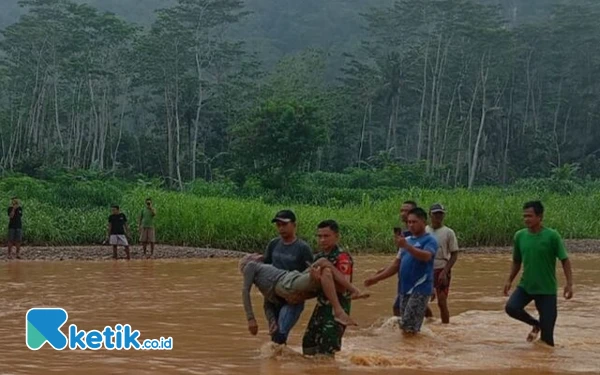 Thumbnail Mayat Pria Lansia Ditemukan Mengambang di Sungai Pacitan, Berikut Kronologinya