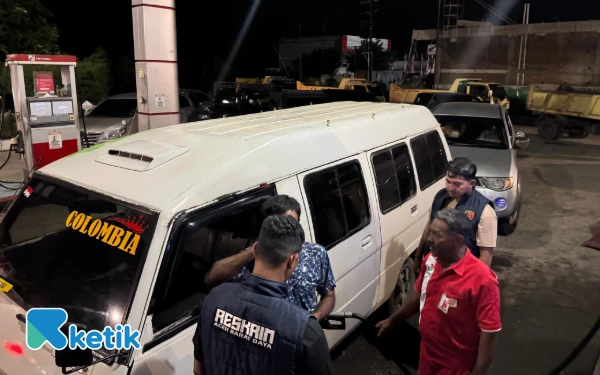 Thumbnail Berita - Cegah BBM Langka di Tengah Darurat Banjir Aceh, Satreskrim Polres Abdya Sidak SPBU