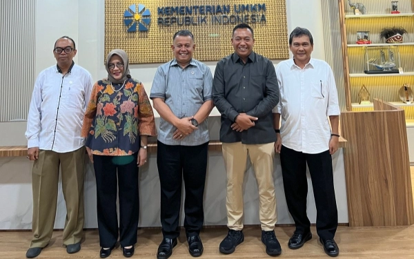 Thumbnail Berita - Wamen UMKM Dukung Penuh Program Santri Entrepreneur dan Vorsa UMKM Situbondo