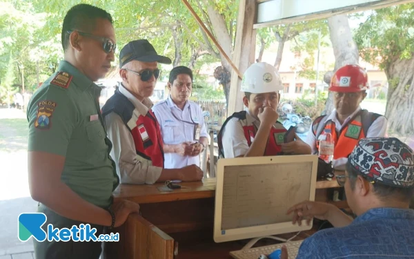 Thumbnail Berita - Wisata Beach Forest Situbondo Diapreasi Tim Pengawas Eksternal Perum Perhutani