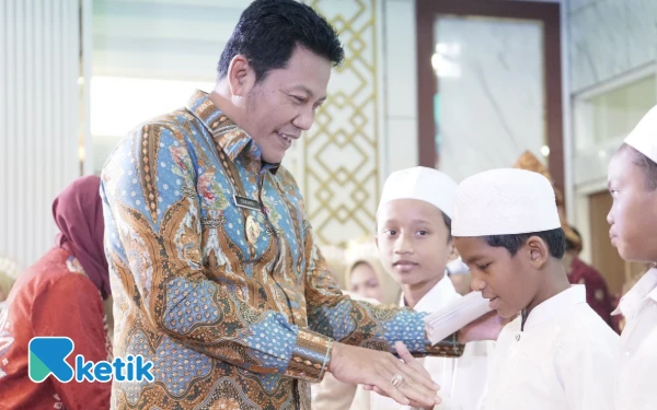 Bupati Sidoarjo Subandi Dapat Gelar Bapak Anak Yatim Piatu Sidoarjo