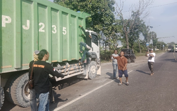 Thumbnail Berita - Laskar Pantura Bersatu Kembali Tertibkan Dump Truk yang Langgar Kesepakatan