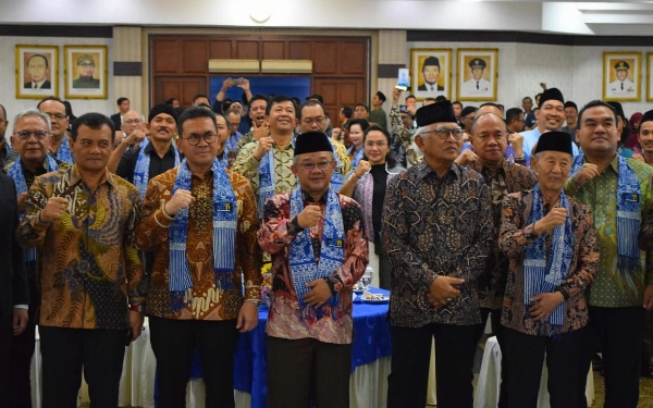 Mendikdasmen Abdul Mu'ti Raih Penghargaan Pamomong Jateng! Jadi Inspirasi Pendidikan Humanis