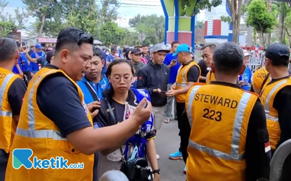 Thumbnail Liga 1: Pengamanan Ketat dan Berlapis Iringi Arema FC Kembali Berkandang di Kanjuruhan