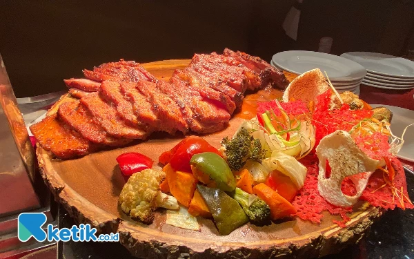 Unik, Premiere Place Surabaya Usung Tema Kampung Pecinan untuk Buka Puasa 