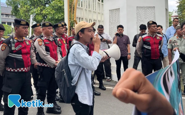 Mahasiswa Hadiahkan Rapor Merah di Akhir Masa Jabatan Pj Gubernur Aceh