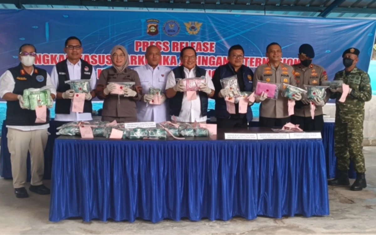 Foto Konfrensi press BNNP Sumsel dengan jaringan internasional Malaysia-Palembang-PALI Kantor BNNP Sumsel Rabu 2 September 2026. (Foto : Yola/Ketik.com)