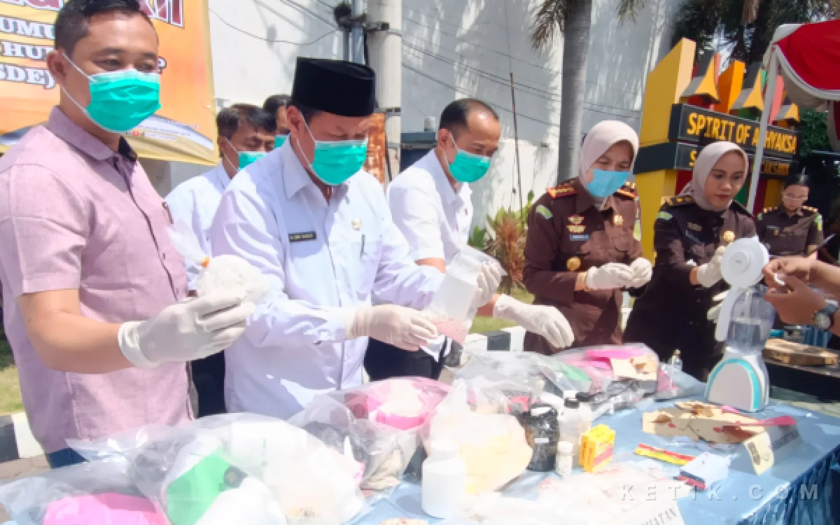 Kejari Situbondo Musnahkan Barang Bukti Perkara Pidum yang Berkekuatan Hukum Tetap