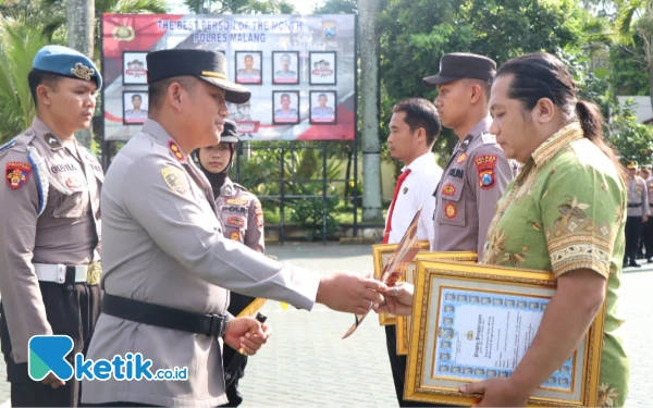 Thumbnail Berita - Bantu Tugas Polisi, 3 Warga Raih Penghargaan dari Kapolres Malang