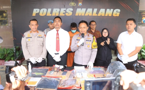 Thumbnail Polres Malang Tangkap Pembunuh Wanita yang Ditemukan di Gubug Sawah Kepanjen