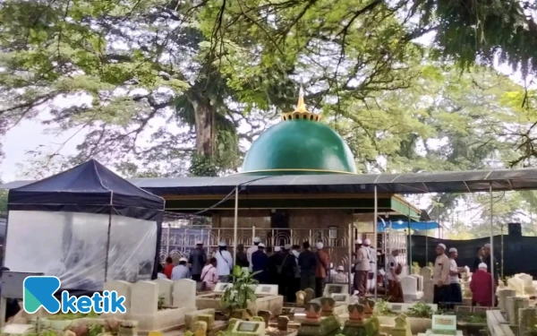 Thumbnail Berita - Qubbah Imamain: Kubah Makam Dua Imam di Tengah TPU Kasin Kota Malang