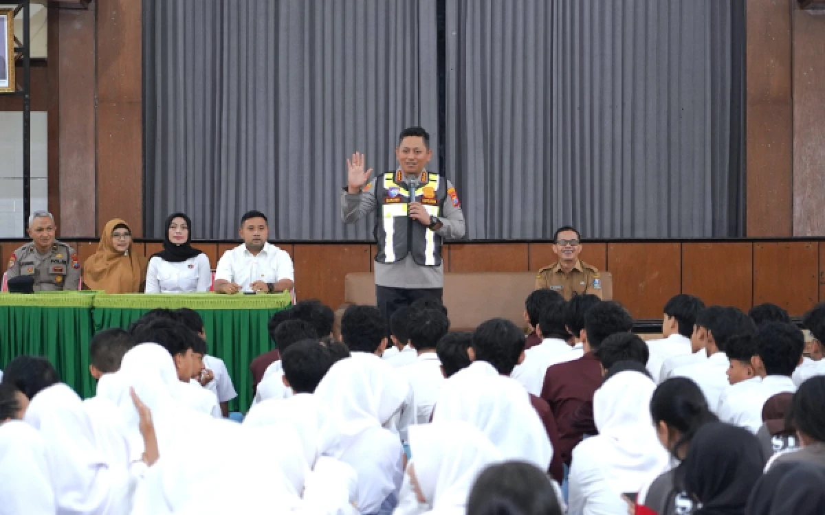 Thumbnail Berita - Gelar Polisi Peduli Sekolah, Kapolresta Danang Ajak Pelajar SMAN 4 Malang Kenali Bahaya Kejahatan Siber Hingga Tolak Bullying