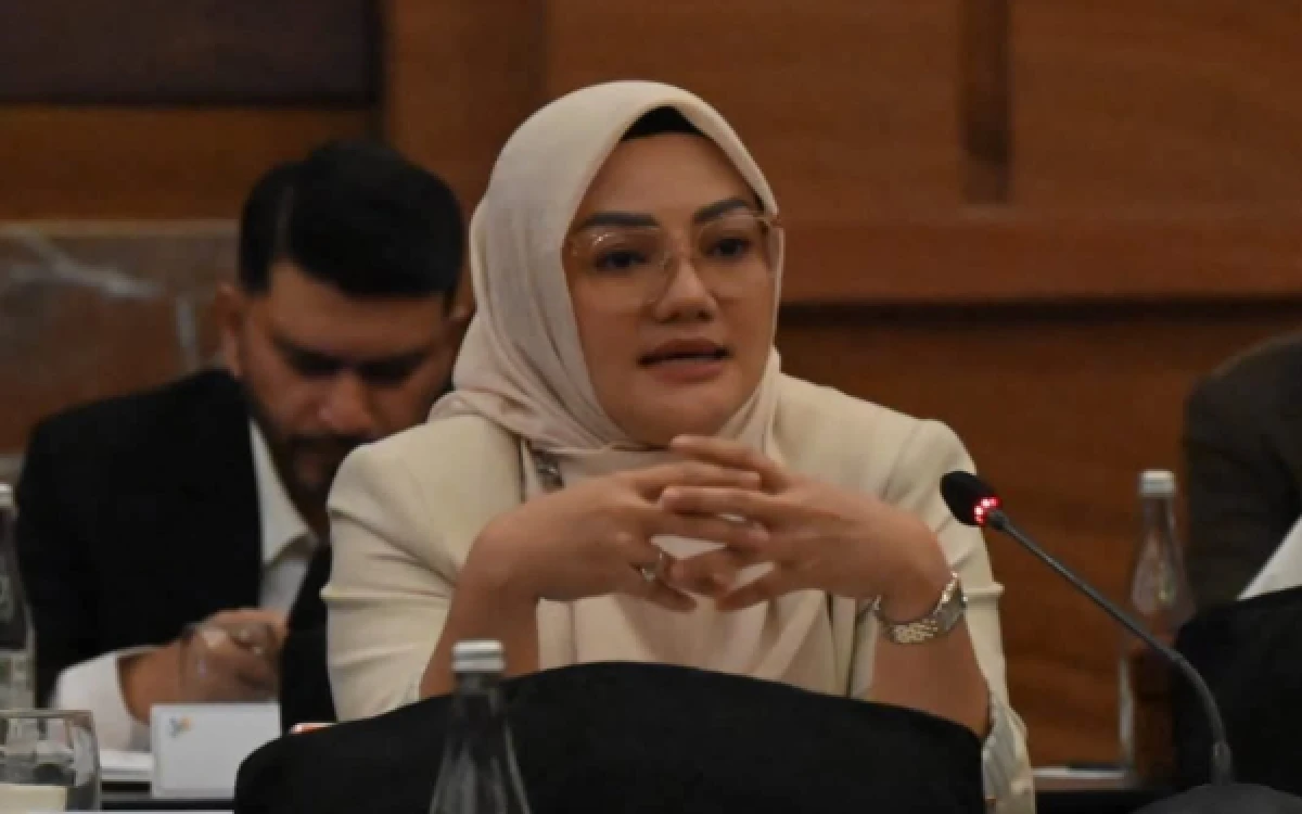 Thumbnail Berita - Dari Paskibraka hingga Senayan, Jejak Panjang Adde Rosi Khoerunnisa di Dunia Politik