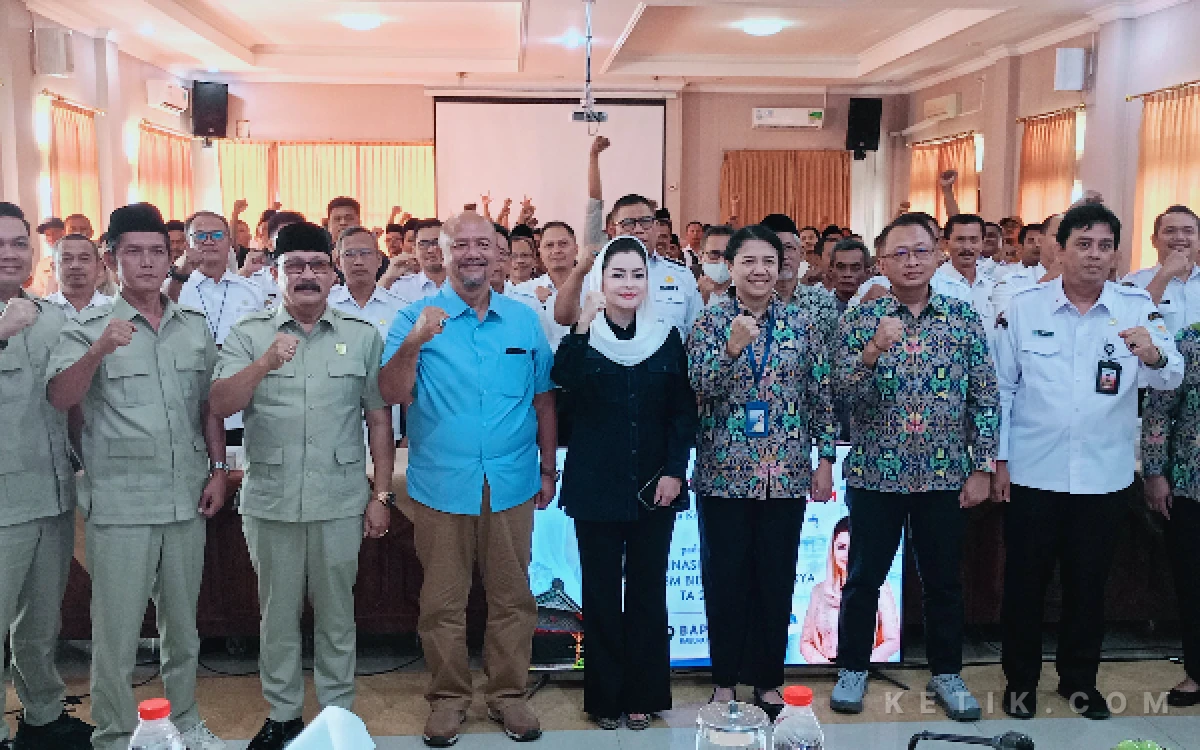 Thumbnail Berita - Komisi V DPR RI Novita dan Cipta Karya Turunkan Bantuan IBM di Cilacap