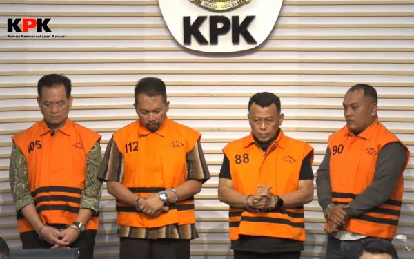 Thumbnail Berita - BREAKING! Pakai Rompi Oranye, Bupati Ponorogo Cak Giri Ditetapkan Tersangka oleh KPK