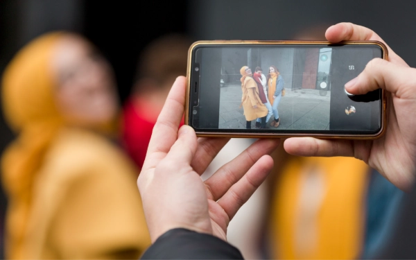 Thumbnail Berita - Ingin Abadikan Momen Lebaran? Ini 3 Tips Memotret Pakai Ponsel