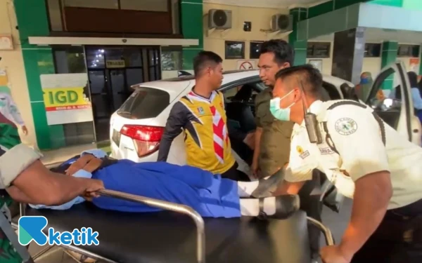 Thumbnail Berita - Diduga Keracunan, 6 Siswa SMK Negeri Palang Dilarikan ke RSUD Koesma Tuban setelah Santap MBG