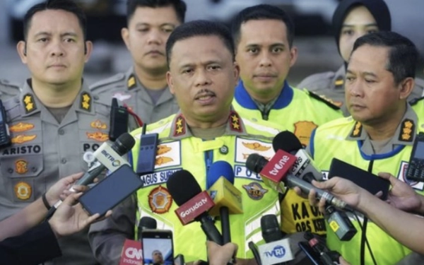 Thumbnail Berita - Arus Balik Dimulai, Polri Berlakukan One Way Nasional Pukul 14.00 WIB