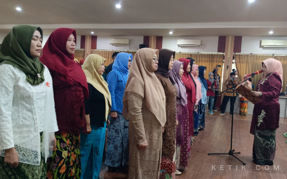 Wabup Ulfiyah Kukuhkan Pengurus GOW Kecamatan se-Kabupaten Situbondo