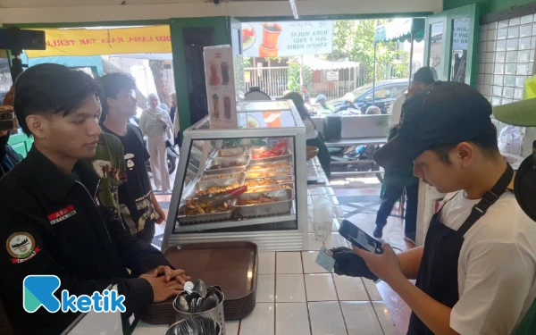 Thumbnail Berita - Solidaritas Tanah Rencong! Nasi Lemak Jasa Ayah Jamin Makan Gratis untuk Mahasiswa Aceh–Sumatera di Malang dan Jogja