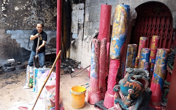 Thumbnail Heboh! 4 Lilin Jumbo Terbakar di Kelenteng HoekTien Hian