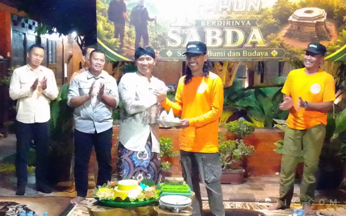 Thumbnail Berita - Menjaga Bumi dan Meluhurkan Budaya, Plt. Bupati Hadiri Momen 1 Tahun SABDA di Tulungagung