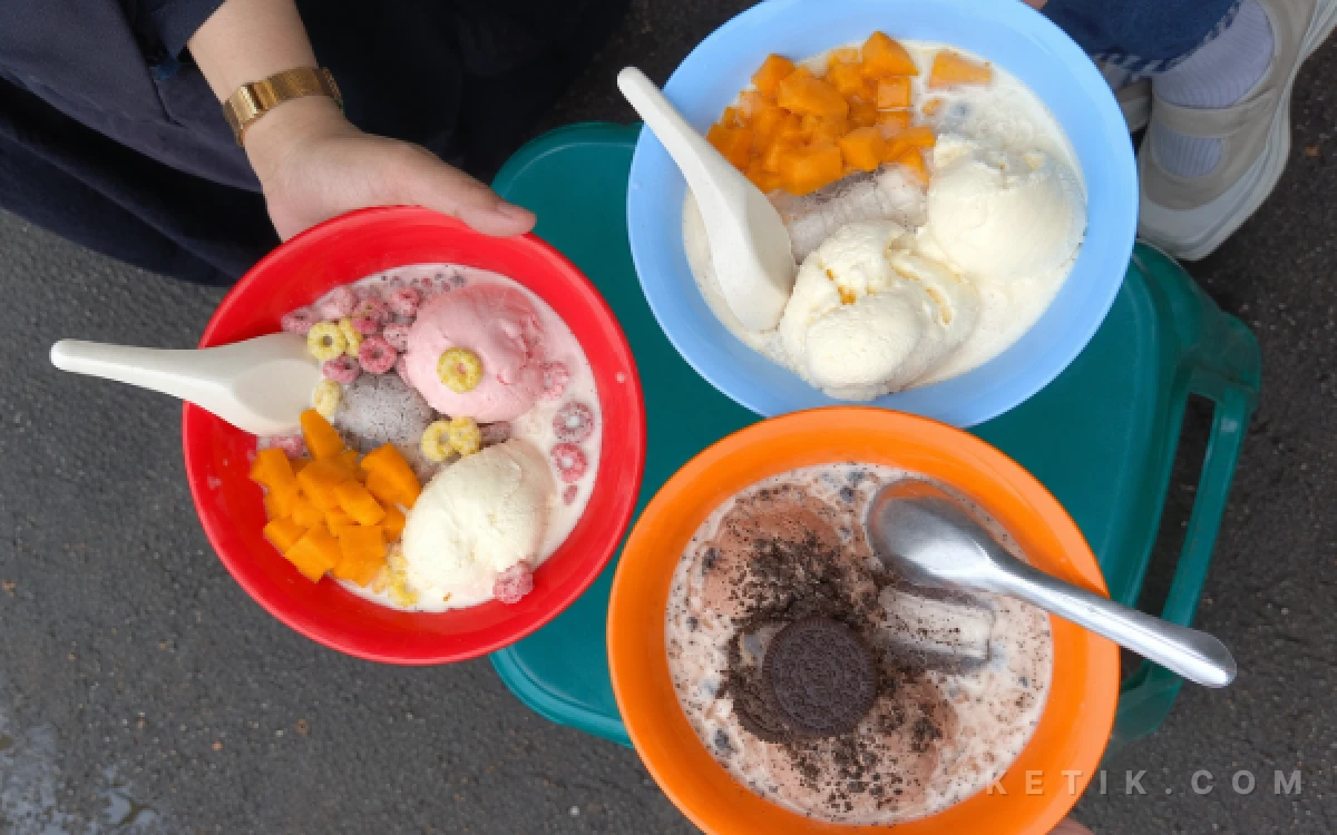 Thumbnail Berita - Wajib Coba! Bubur Ketan Hitam Kuah Susu dan Es Cream "Ning Nazil" yang Curi Perhatian